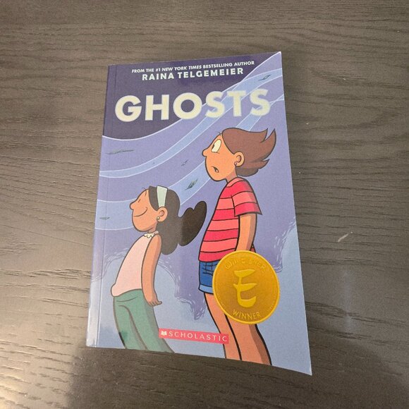 Ghosts Book by Raina Telgemeier Graphic Novel Good Condition - Picture 1 of 3